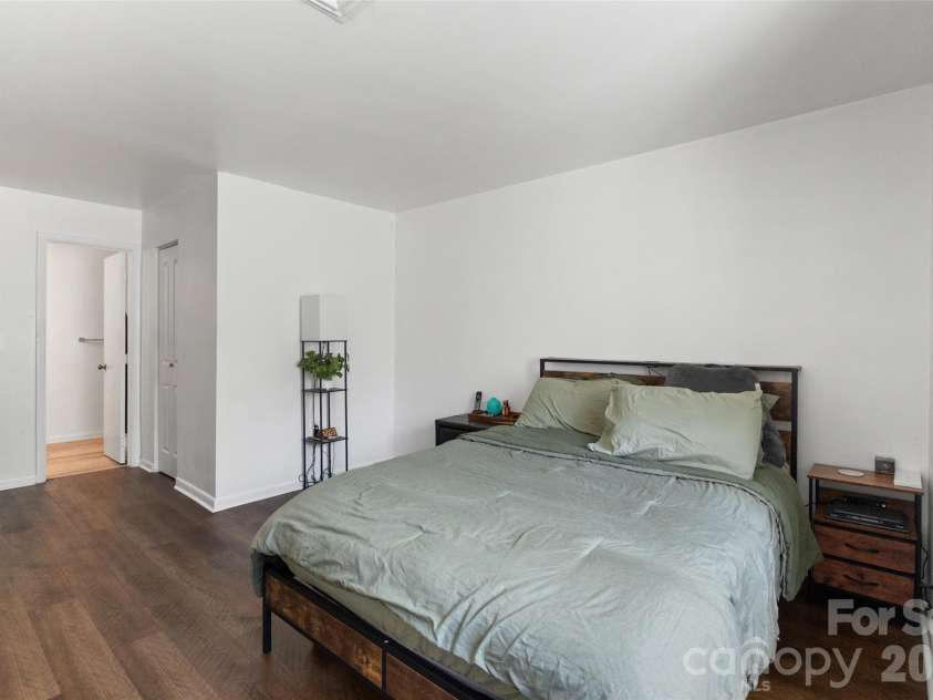 4902 Spring Lake Drive, Charlotte, NC 28212.  MLS# CAR4434624, YatesRealty ID 38851. 