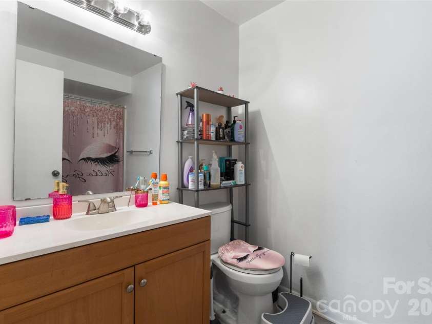 4902 Spring Lake Drive, Charlotte, NC 28212.  MLS# CAR4434624, YatesRealty ID 38851. 