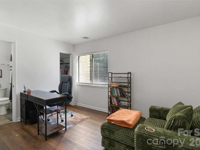 4902 Spring Lake Drive, Charlotte, NC 28212.  MLS# CAR4434624, YatesRealty ID 38851. 