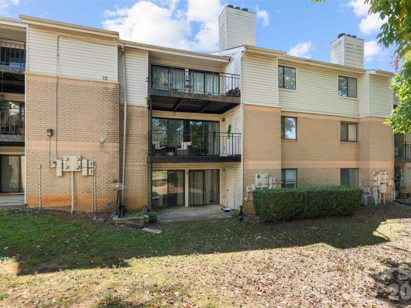 4902 Spring Lake Drive, Charlotte, NC 28212.  MLS# CAR4434624, YatesRealty ID 38851. 