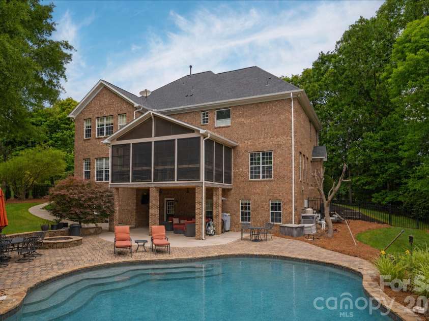 8801 Nellie Lane, Waxhaw, NC 28173.  MLS# CAR4401606, YatesRealty ID 38852. 