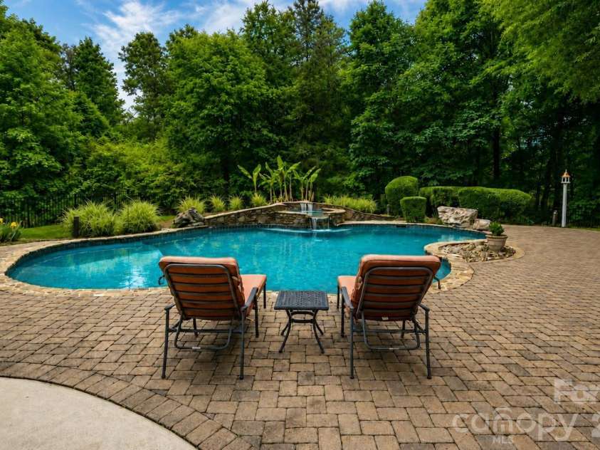 8801 Nellie Lane, Waxhaw, NC 28173.  MLS# CAR4401606, YatesRealty ID 38852. 