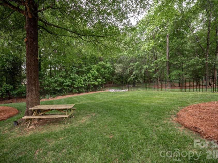 8801 Nellie Lane, Waxhaw, NC 28173.  MLS# CAR4401606, YatesRealty ID 38852. 