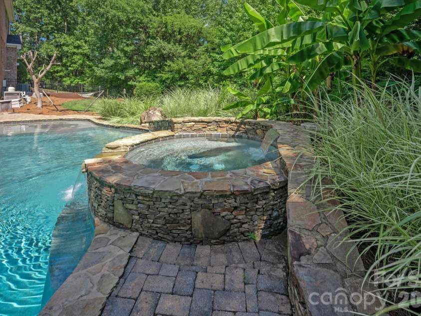 8801 Nellie Lane, Waxhaw, NC 28173.  MLS# CAR4401606, YatesRealty ID 38852. 