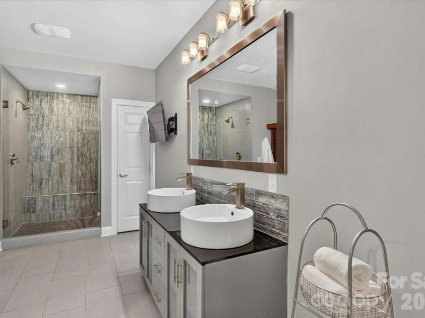 8801 Nellie Lane, Waxhaw, NC 28173.  MLS# CAR4401606, YatesRealty ID 38852. 