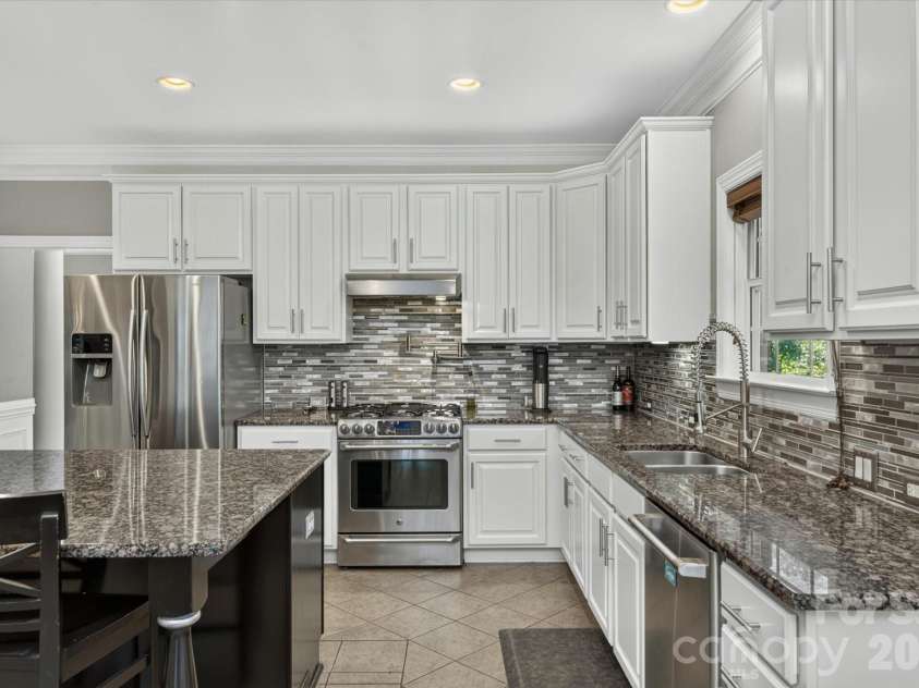 8801 Nellie Lane, Waxhaw, NC 28173.  MLS# CAR4401606, YatesRealty ID 38852. 
