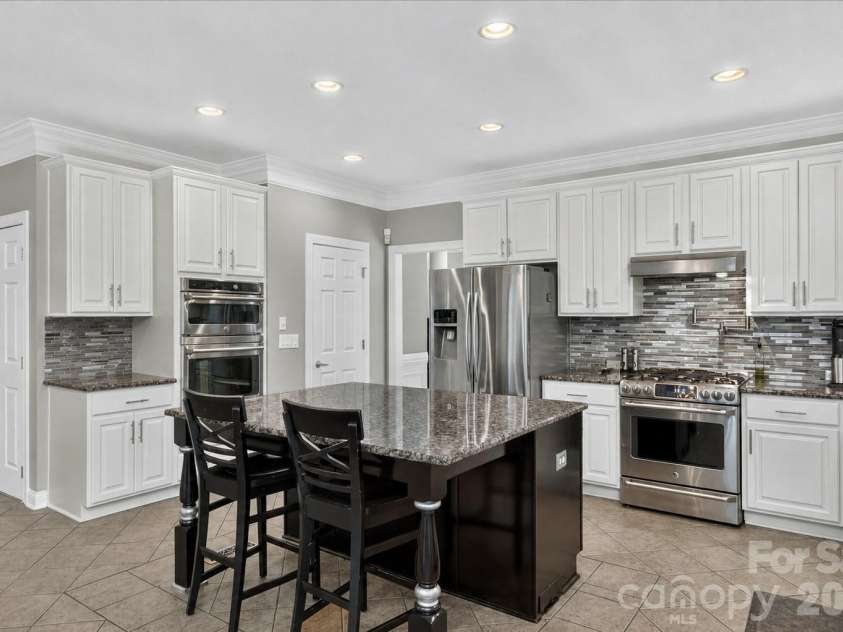 8801 Nellie Lane, Waxhaw, NC 28173.  MLS# CAR4401606, YatesRealty ID 38852. 