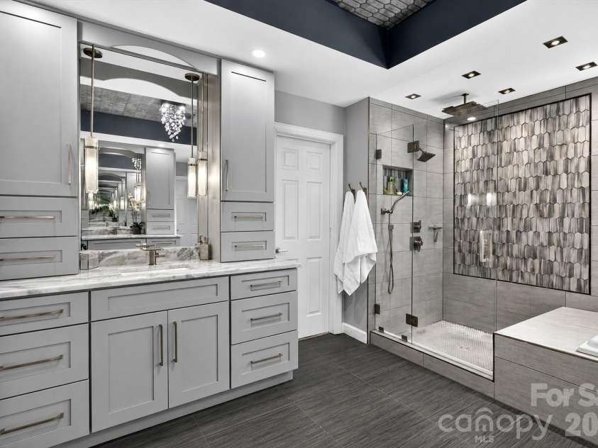 8801 Nellie Lane, Waxhaw, NC 28173.  MLS# CAR4401606, YatesRealty ID 38852. Primary Bath