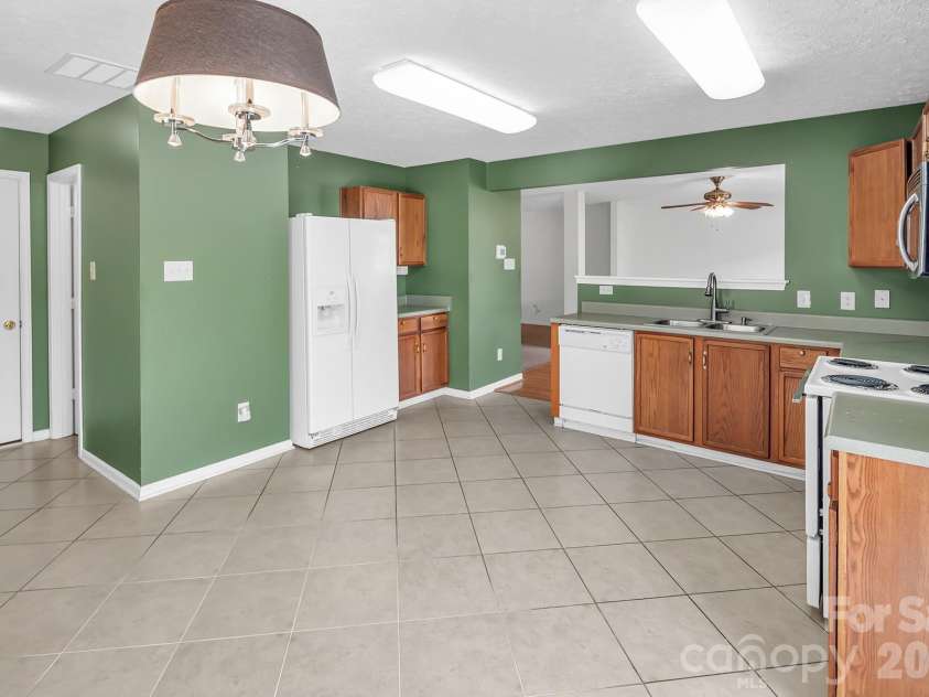 825 Chastain Avenue, Concord, NC 28025.  MLS# CAR4400015, YatesRealty ID 38853. 