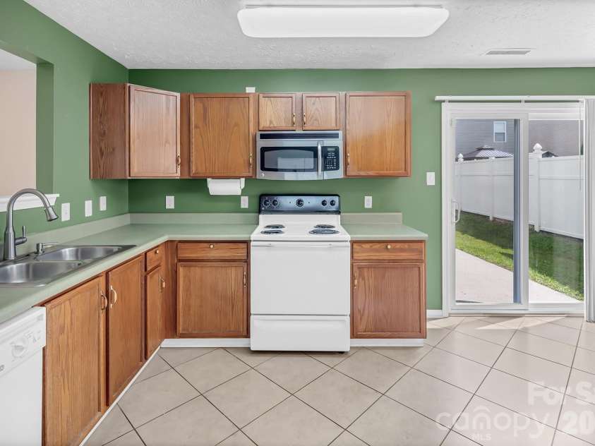 825 Chastain Avenue, Concord, NC 28025.  MLS# CAR4400015, YatesRealty ID 38853. 