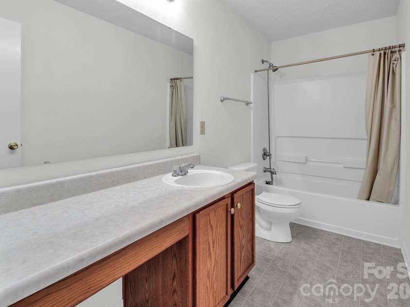 825 Chastain Avenue, Concord, NC 28025.  MLS# CAR4400015, YatesRealty ID 38853. Full bathroom upstairs