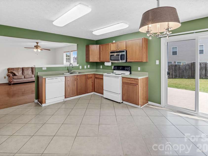 825 Chastain Avenue, Concord, NC 28025.  MLS# CAR4400015, YatesRealty ID 38853. Large kitchen with sliding doors to backyard