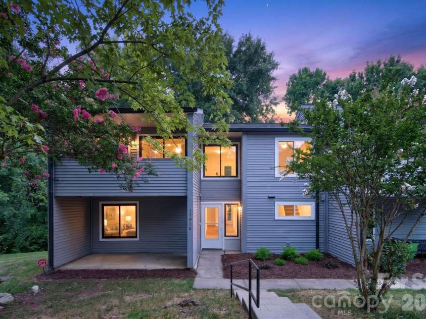 11518 Turn Stone Court, Charlotte, NC 28226.  MLS# CAR4400953, YatesRealty ID 38855. 