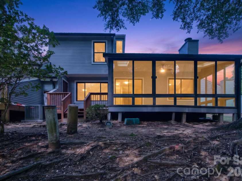 11518 Turn Stone Court, Charlotte, NC 28226.  MLS# CAR4400953, YatesRealty ID 38855. 