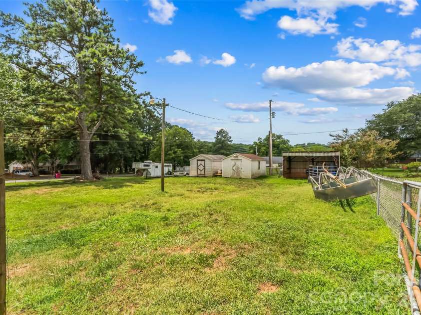 315 Windwood Drive, Bessemer City, NC 28016.  MLS# CAR4406599, YatesRealty ID 38857. 