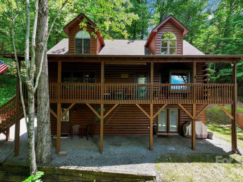 394 Hickory Drive, Waynesville, NC 28786.  MLS# CAR4405975, YatesRealty ID 38858. 