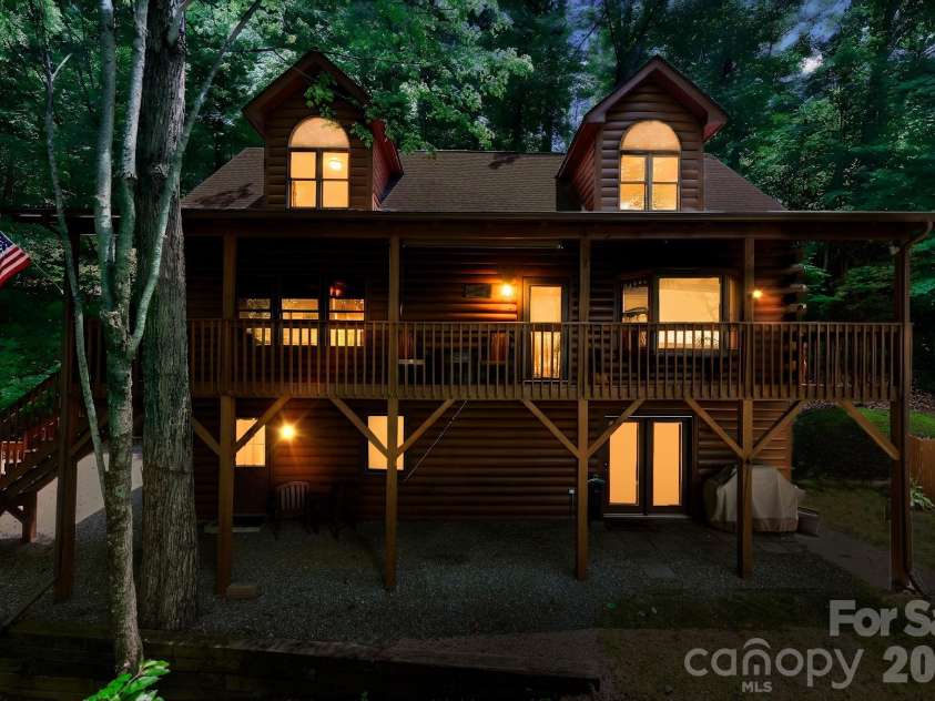 394 Hickory Drive, Waynesville, NC 28786.  MLS# CAR4405975, YatesRealty ID 38858. 