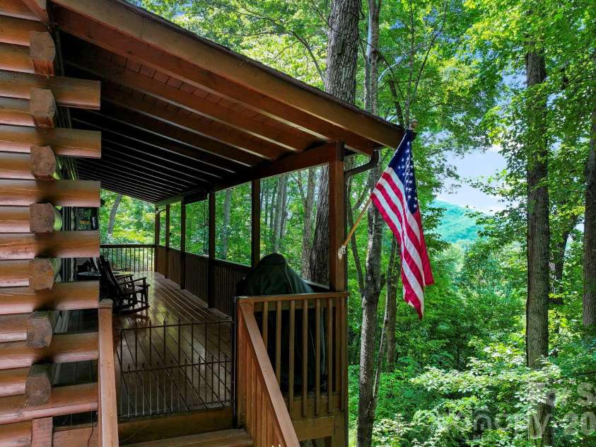 394 Hickory Drive, Waynesville, NC 28786.  MLS# CAR4405975, YatesRealty ID 38858. 