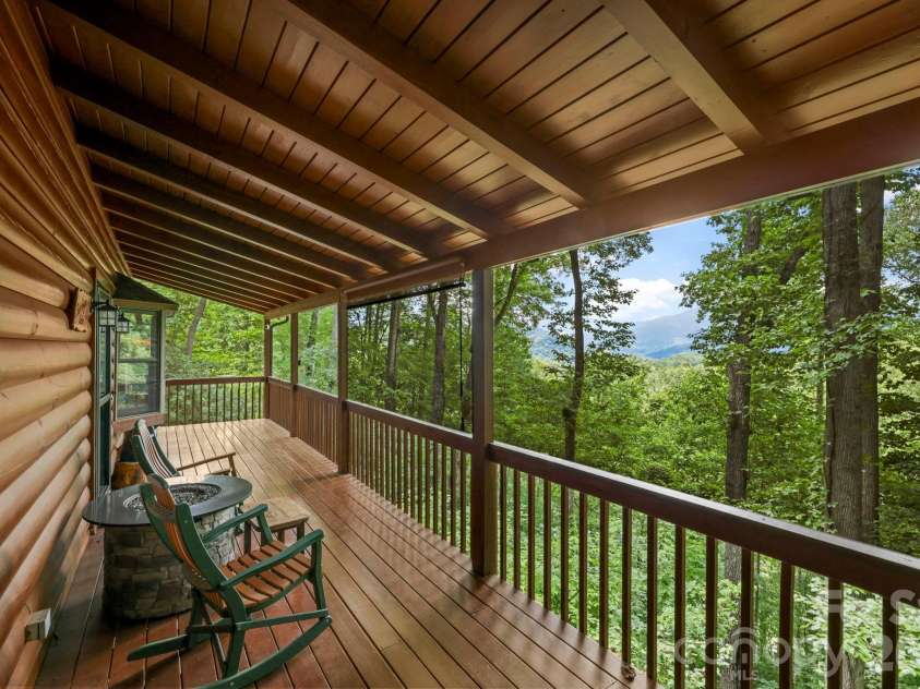 394 Hickory Drive, Waynesville, NC 28786.  MLS# CAR4405975, YatesRealty ID 38858. 