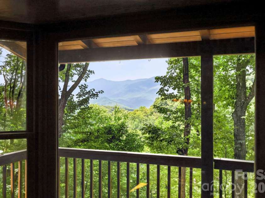 394 Hickory Drive, Waynesville, NC 28786.  MLS# CAR4405975, YatesRealty ID 38858. 