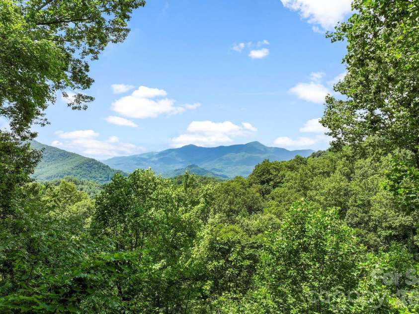 394 Hickory Drive, Waynesville, NC 28786.  MLS# CAR4405975, YatesRealty ID 38858. 