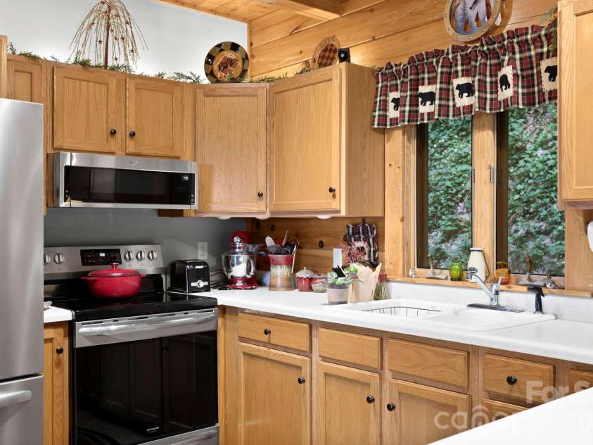 394 Hickory Drive, Waynesville, NC 28786.  MLS# CAR4405975, YatesRealty ID 38858. 