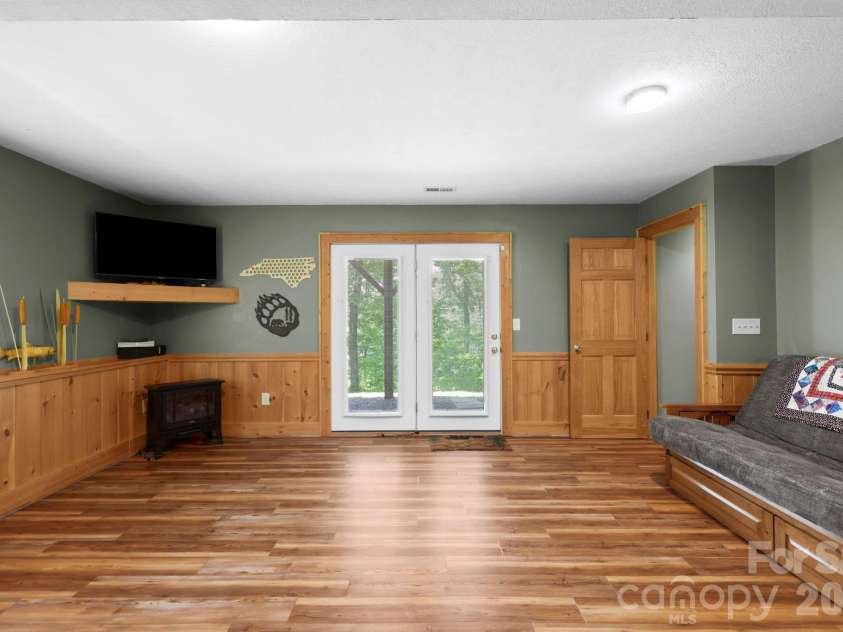 394 Hickory Drive, Waynesville, NC 28786.  MLS# CAR4405975, YatesRealty ID 38858. 