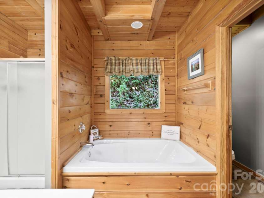 394 Hickory Drive, Waynesville, NC 28786.  MLS# CAR4405975, YatesRealty ID 38858. 