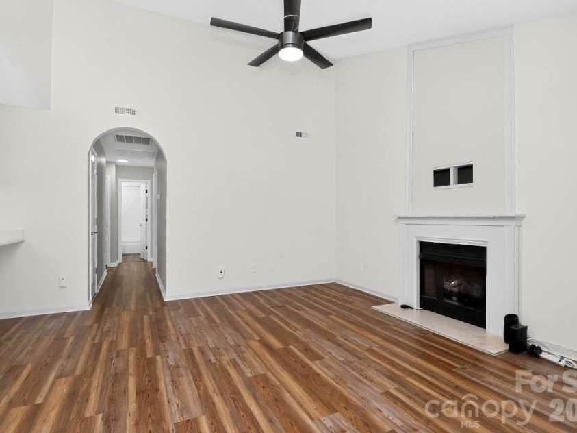 6033 Mary Blair Lane, Charlotte, NC 28214.  MLS# CAR4401622, YatesRealty ID 38859. 