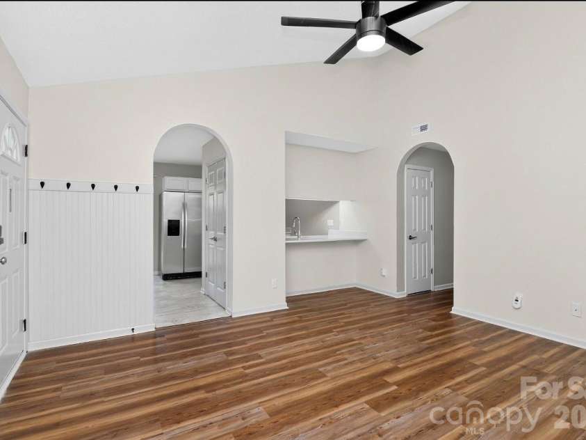 6033 Mary Blair Lane, Charlotte, NC 28214.  MLS# CAR4401622, YatesRealty ID 38859. 