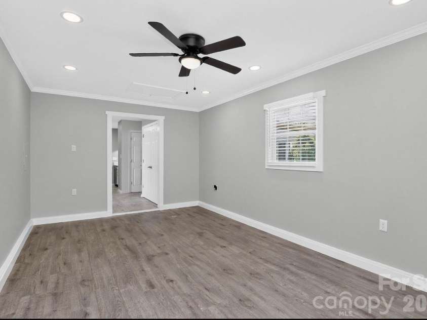 6033 Mary Blair Lane, Charlotte, NC 28214.  MLS# CAR4401622, YatesRealty ID 38859. 