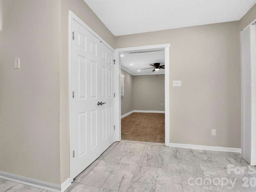 6033 Mary Blair Lane, Charlotte, NC 28214.  MLS# CAR4401622, YatesRealty ID 38859. 