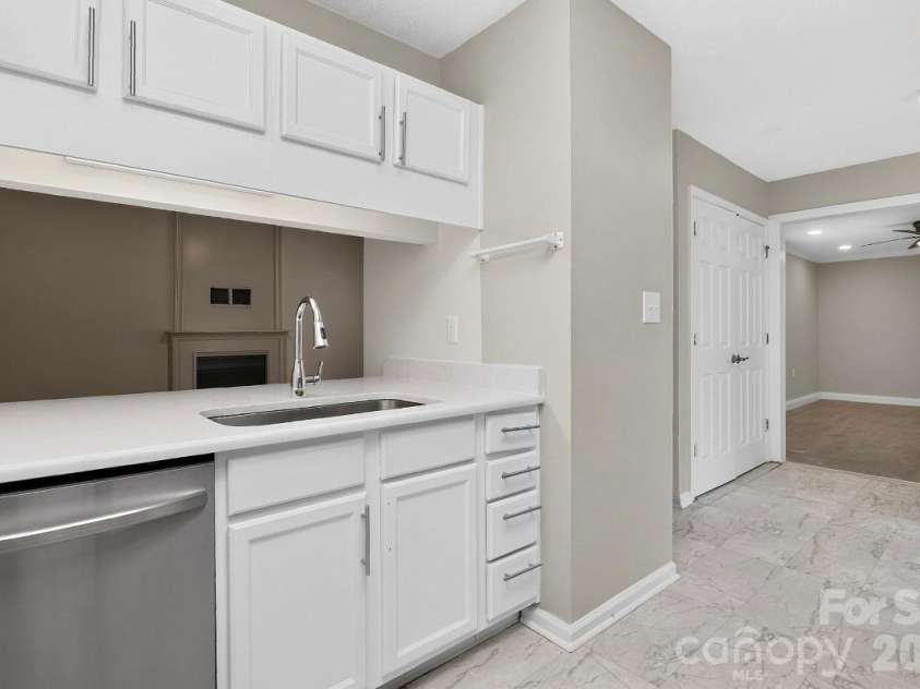 6033 Mary Blair Lane, Charlotte, NC 28214.  MLS# CAR4401622, YatesRealty ID 38859. 