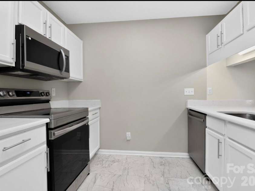 6033 Mary Blair Lane, Charlotte, NC 28214.  MLS# CAR4401622, YatesRealty ID 38859. 