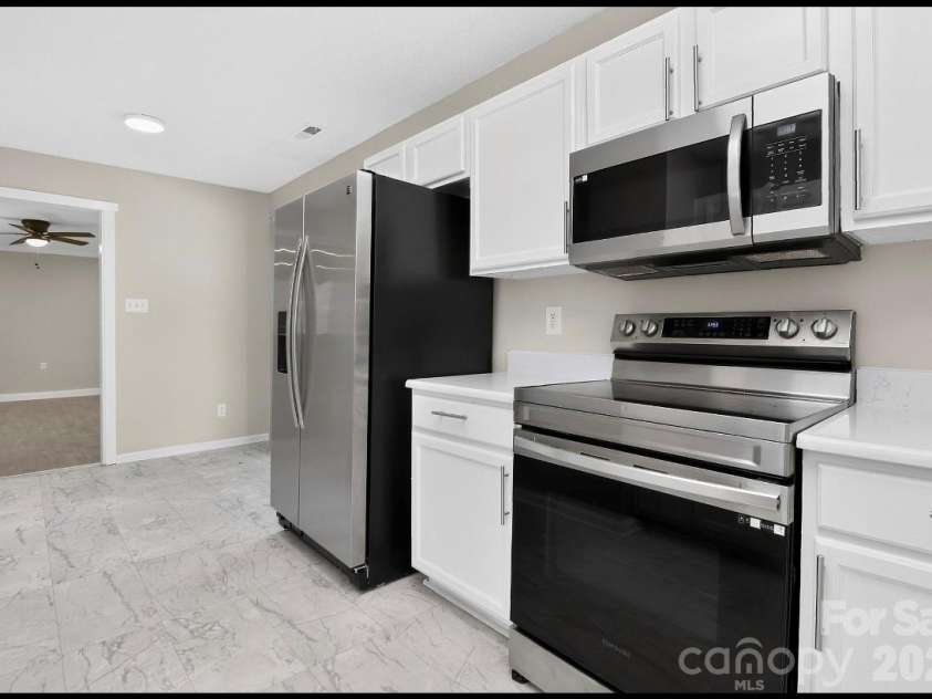 6033 Mary Blair Lane, Charlotte, NC 28214.  MLS# CAR4401622, YatesRealty ID 38859. 