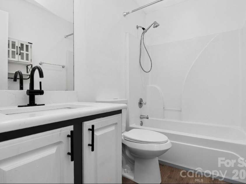 6033 Mary Blair Lane, Charlotte, NC 28214.  MLS# CAR4401622, YatesRealty ID 38859. 