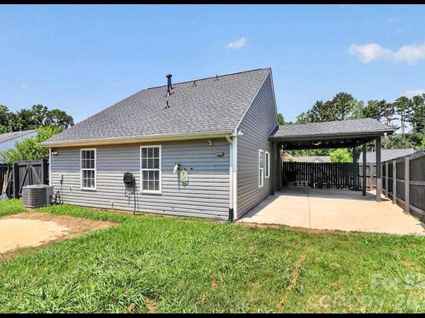 6033 Mary Blair Lane, Charlotte, NC 28214.  MLS# CAR4401622, YatesRealty ID 38859. 