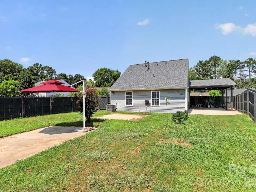6033 Mary Blair Lane, Charlotte, NC 28214.  MLS# CAR4401622, YatesRealty ID 38859. 