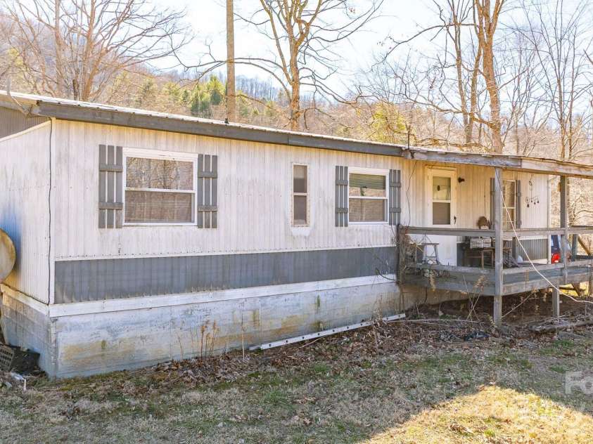 9380 226 Highway, Bakersville, NC 28705.  MLS# CAR4226931, YatesRealty ID 3886. 