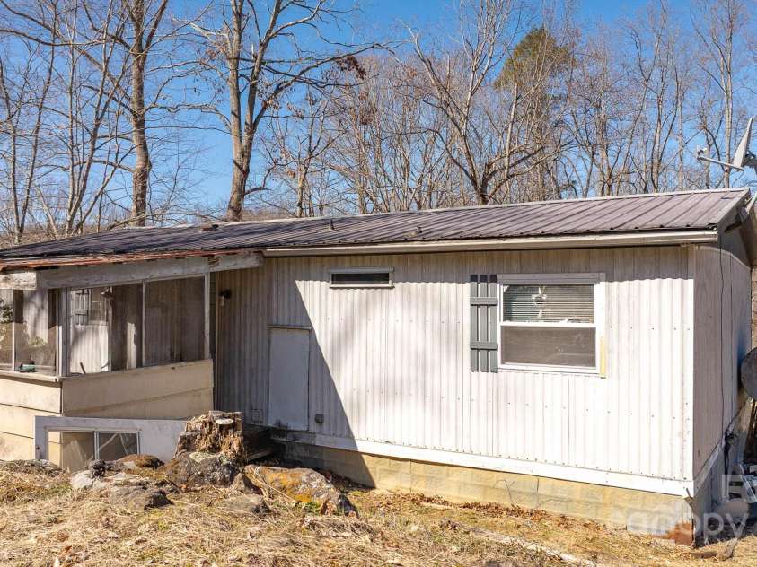 9380 226 Highway, Bakersville, NC 28705.  MLS# CAR4226931, YatesRealty ID 3886. 