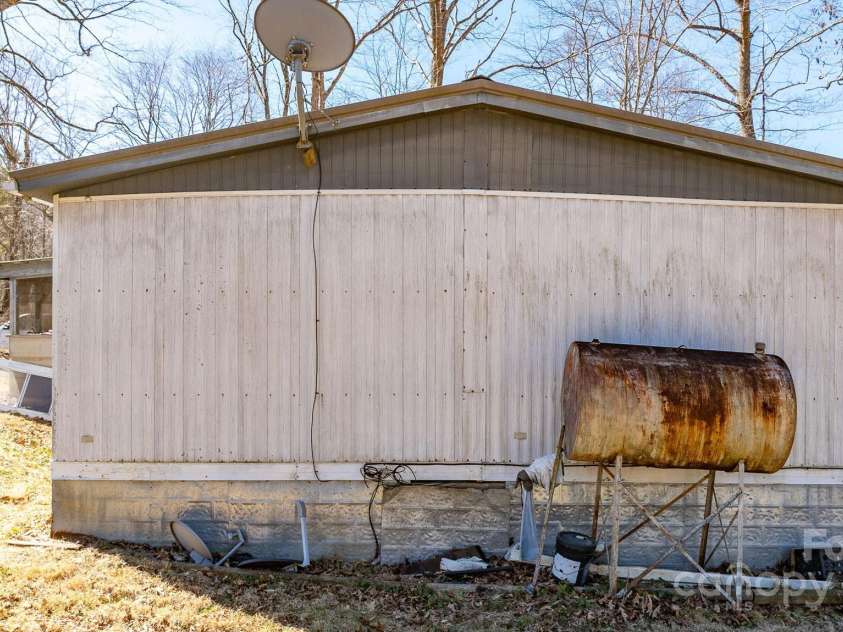 9380 226 Highway, Bakersville, NC 28705.  MLS# CAR4226931, YatesRealty ID 3886. 