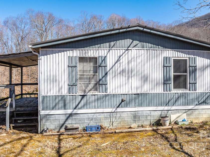 9380 226 Highway, Bakersville, NC 28705.  MLS# CAR4226931, YatesRealty ID 3886. 