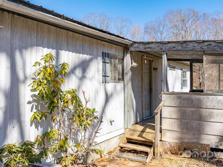 9380 226 Highway, Bakersville, NC 28705.  MLS# CAR4226931, YatesRealty ID 3886. 