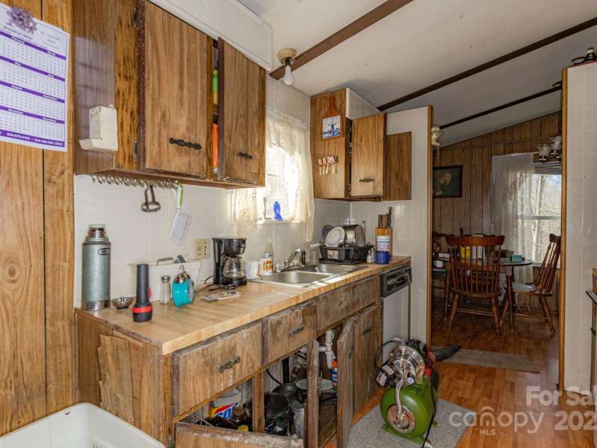 9380 226 Highway, Bakersville, NC 28705.  MLS# CAR4226931, YatesRealty ID 3886. 