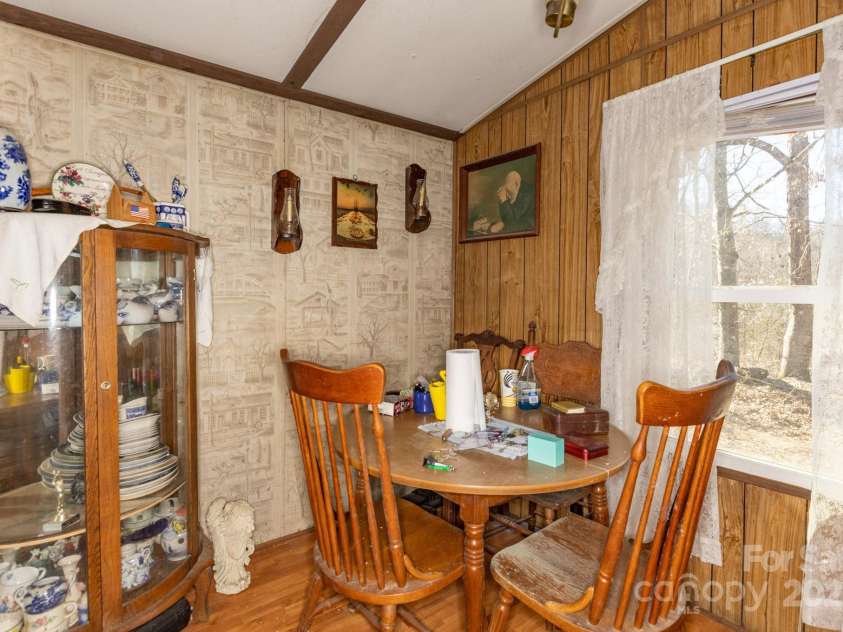 9380 226 Highway, Bakersville, NC 28705.  MLS# CAR4226931, YatesRealty ID 3886. 