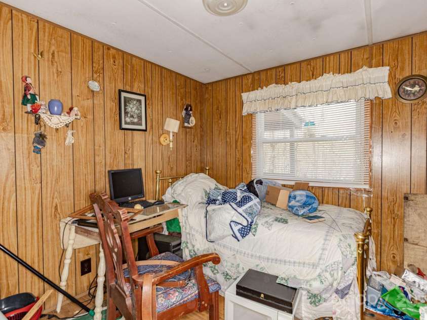 9380 226 Highway, Bakersville, NC 28705.  MLS# CAR4226931, YatesRealty ID 3886. 