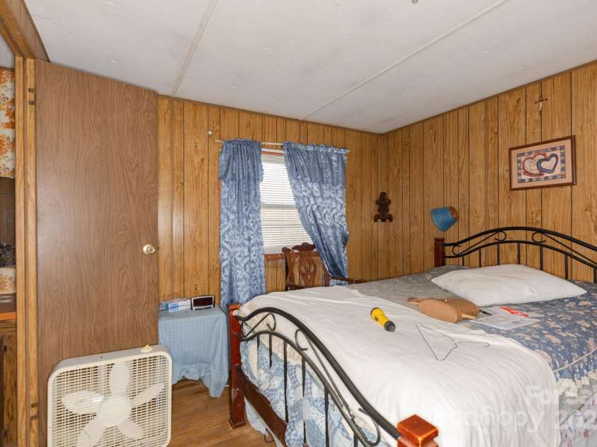 9380 226 Highway, Bakersville, NC 28705.  MLS# CAR4226931, YatesRealty ID 3886. 