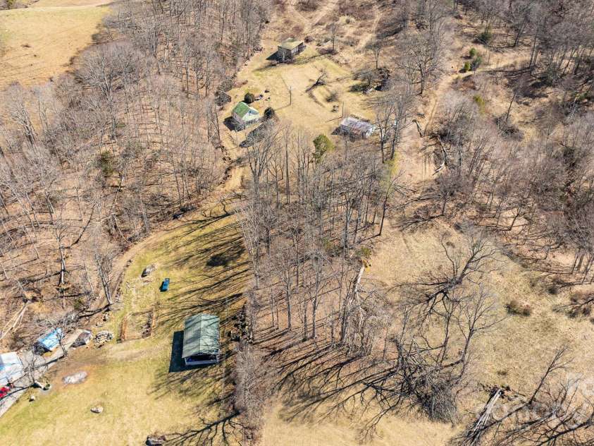 9380 226 Highway, Bakersville, NC 28705.  MLS# CAR4226931, YatesRealty ID 3886. 