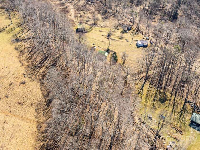 9380 226 Highway, Bakersville, NC 28705.  MLS# CAR4226931, YatesRealty ID 3886. 