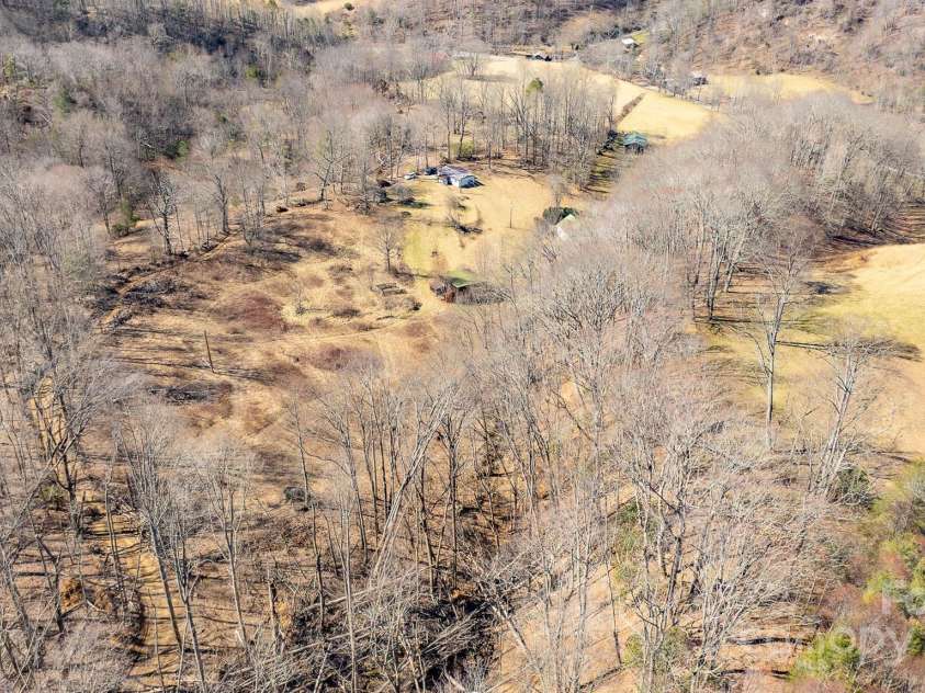 9380 226 Highway, Bakersville, NC 28705.  MLS# CAR4226931, YatesRealty ID 3886. 